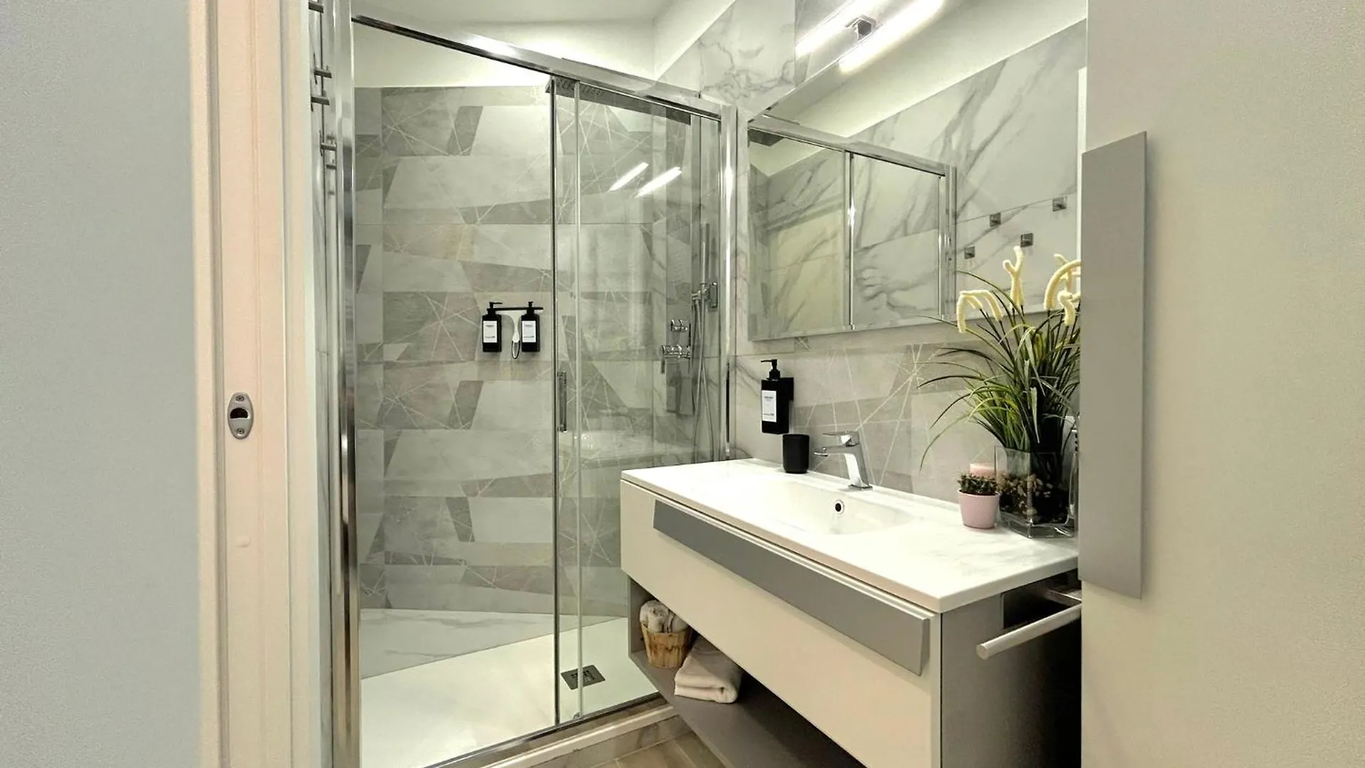 Modern Apartments Mm3 Afforifn Only 15 Min From Duomo Milan